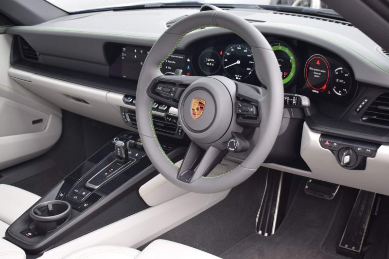 PORSCHE 911