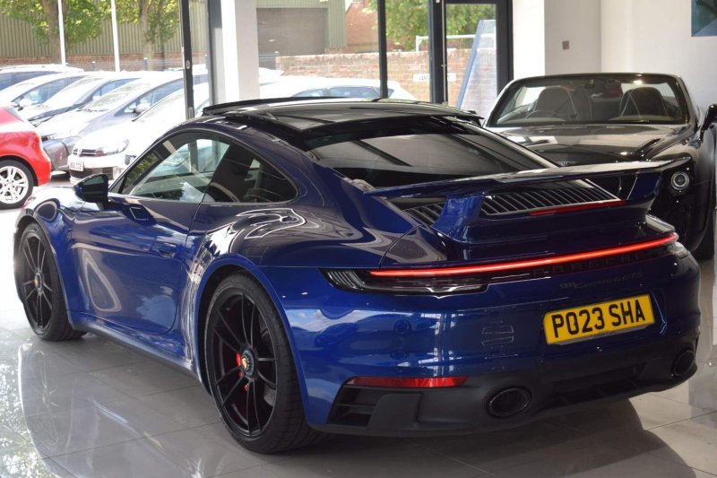 PORSCHE 911