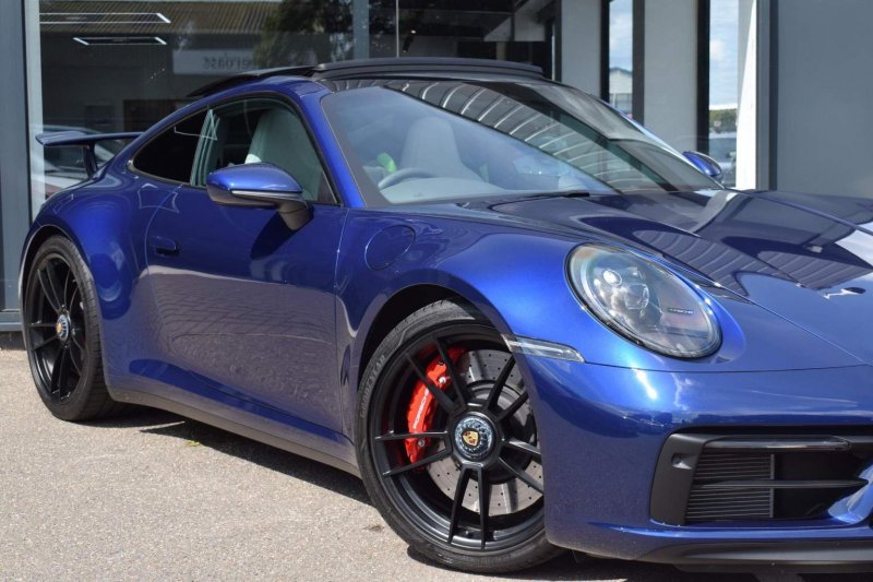 PORSCHE 911
