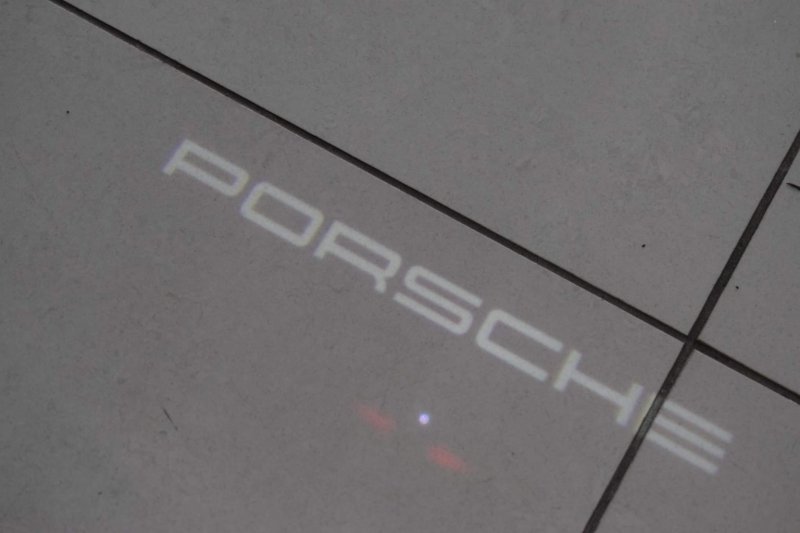PORSCHE 911