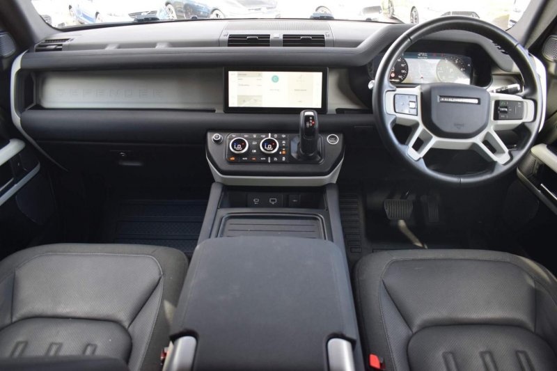 LAND ROVER DEFENDER 110