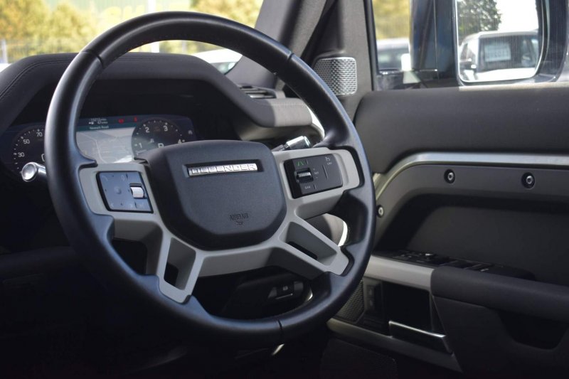 LAND ROVER DEFENDER 110