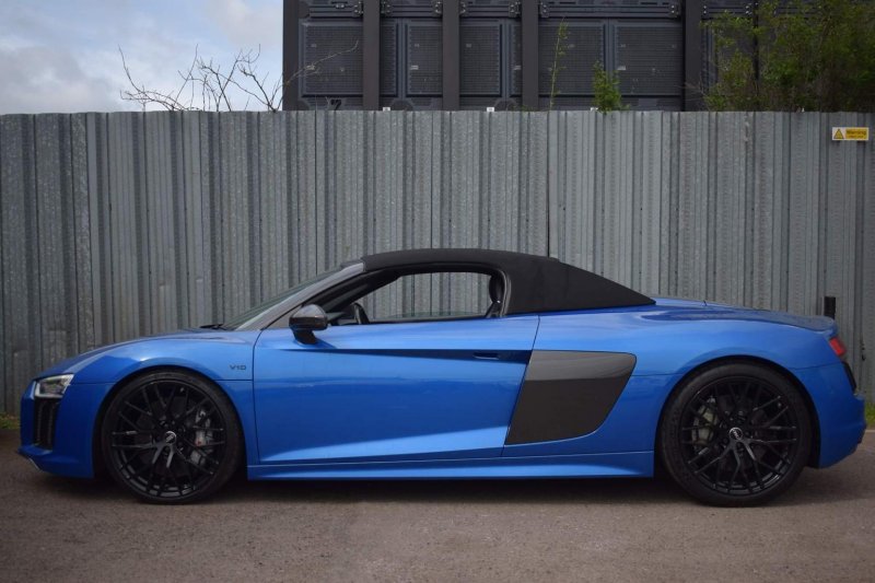 AUDI R8