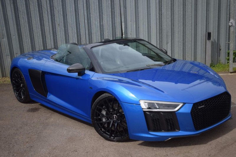 AUDI R8