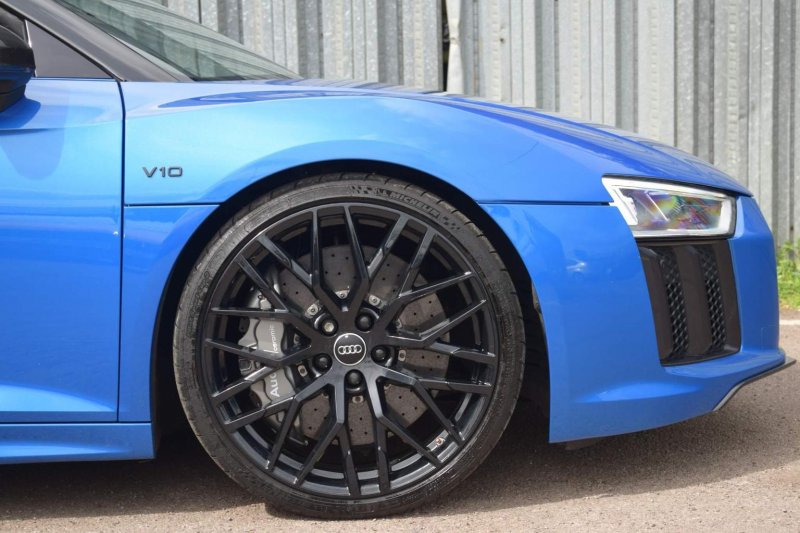 AUDI R8