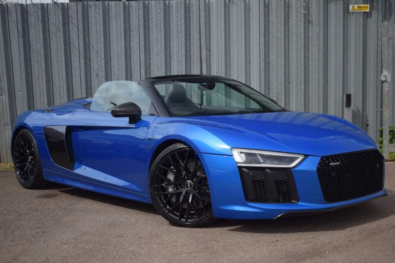 AUDI R8