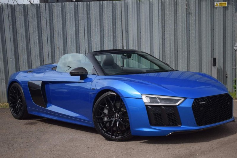 AUDI R8