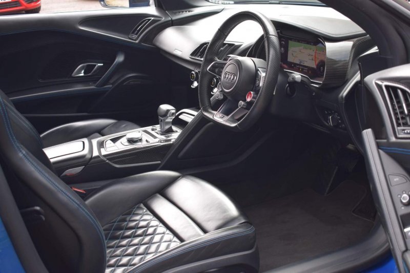 AUDI R8