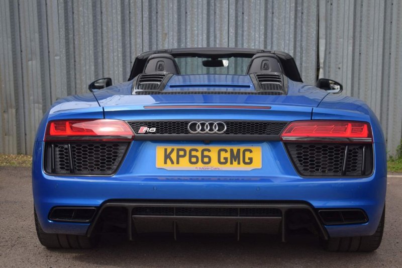 AUDI R8