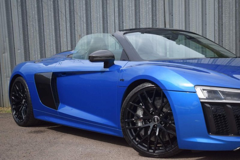 AUDI R8
