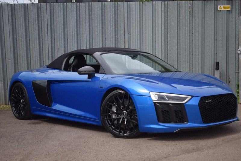 AUDI R8