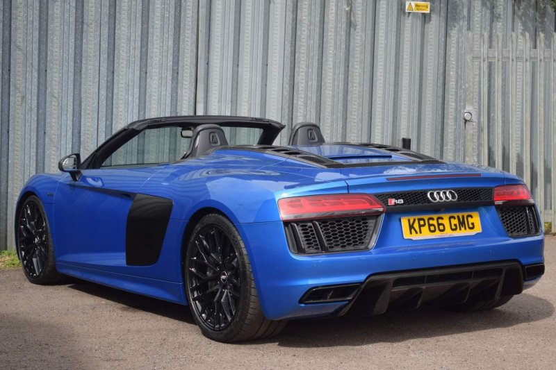 AUDI R8