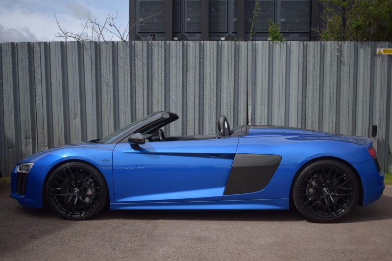 AUDI R8
