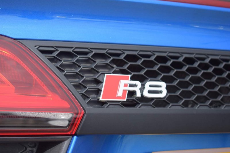 AUDI R8
