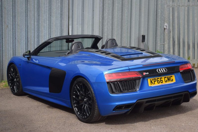 AUDI R8