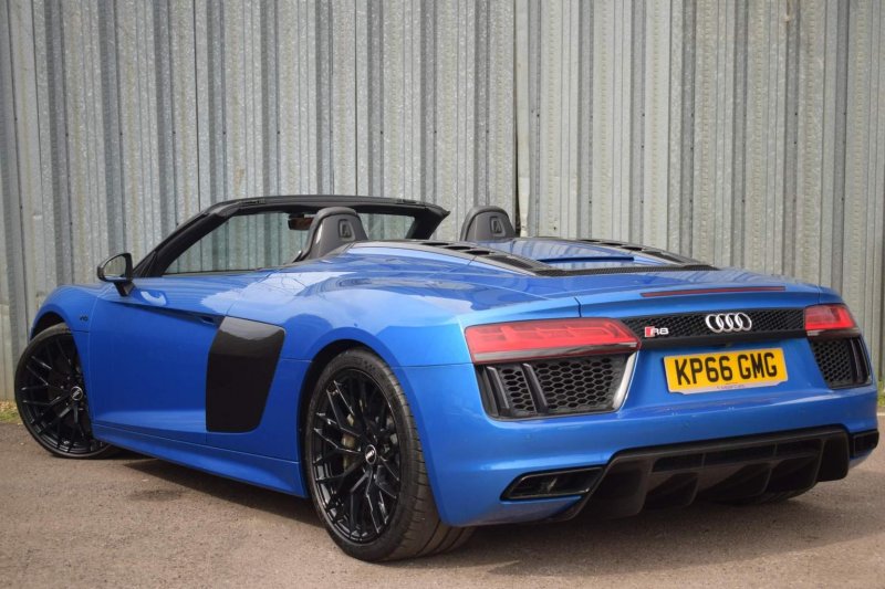 AUDI R8
