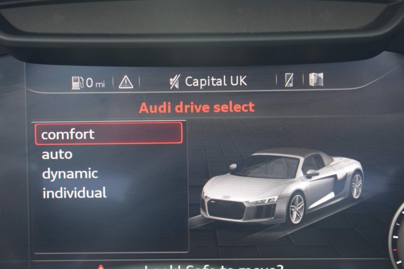 AUDI R8